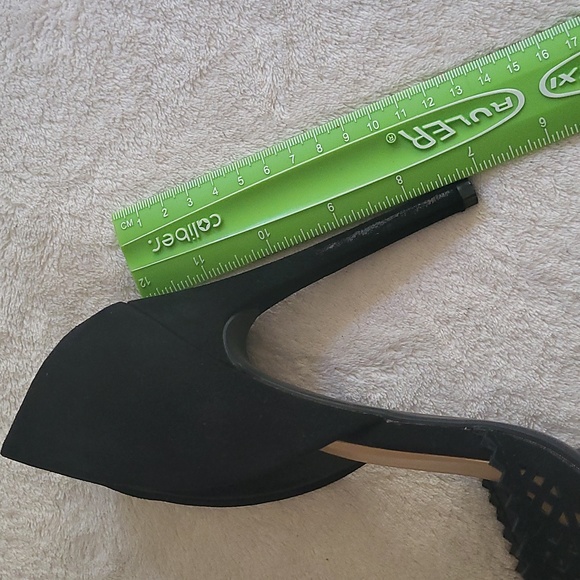 Black heels - Picture 10 of 11